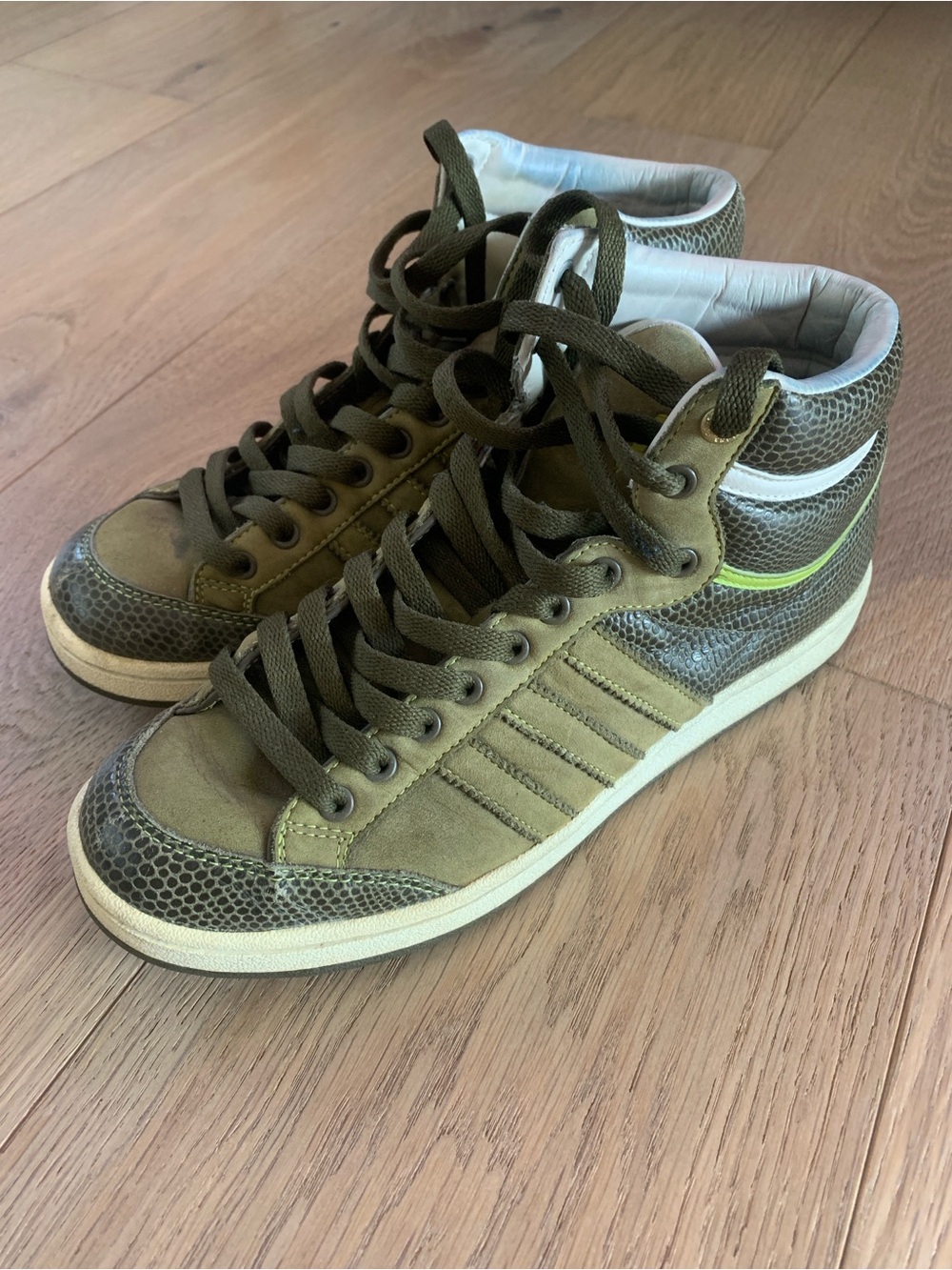 Vintage Adidas Consortium sneakers